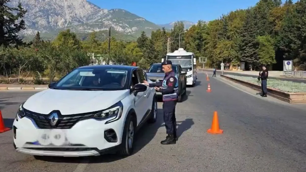 Gündemden Son Bilgiler: 81 ilde "Aranan Şahıslar Uygulaması" gerçekleştirildi: 912 şahıs yakalandı ve Merak Ed