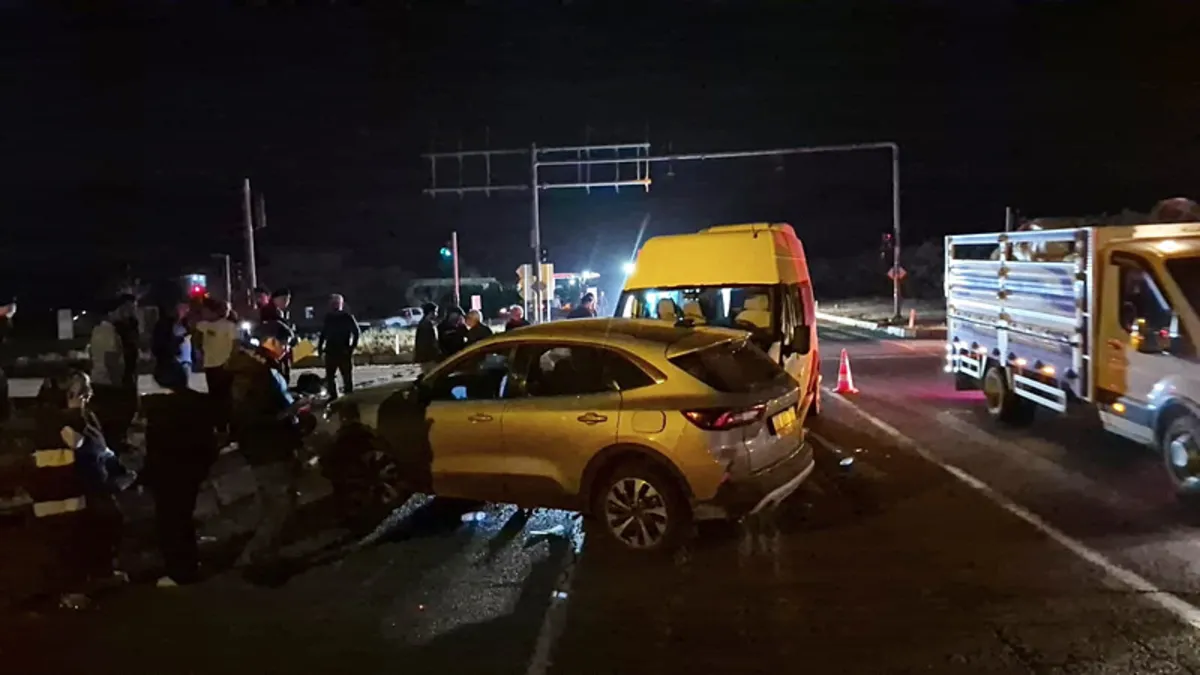 Son Gelişme: Adıyaman’da otomobil ile minibüs çarpıştı: 12 yaralı! - Son Dakika Bilgileri