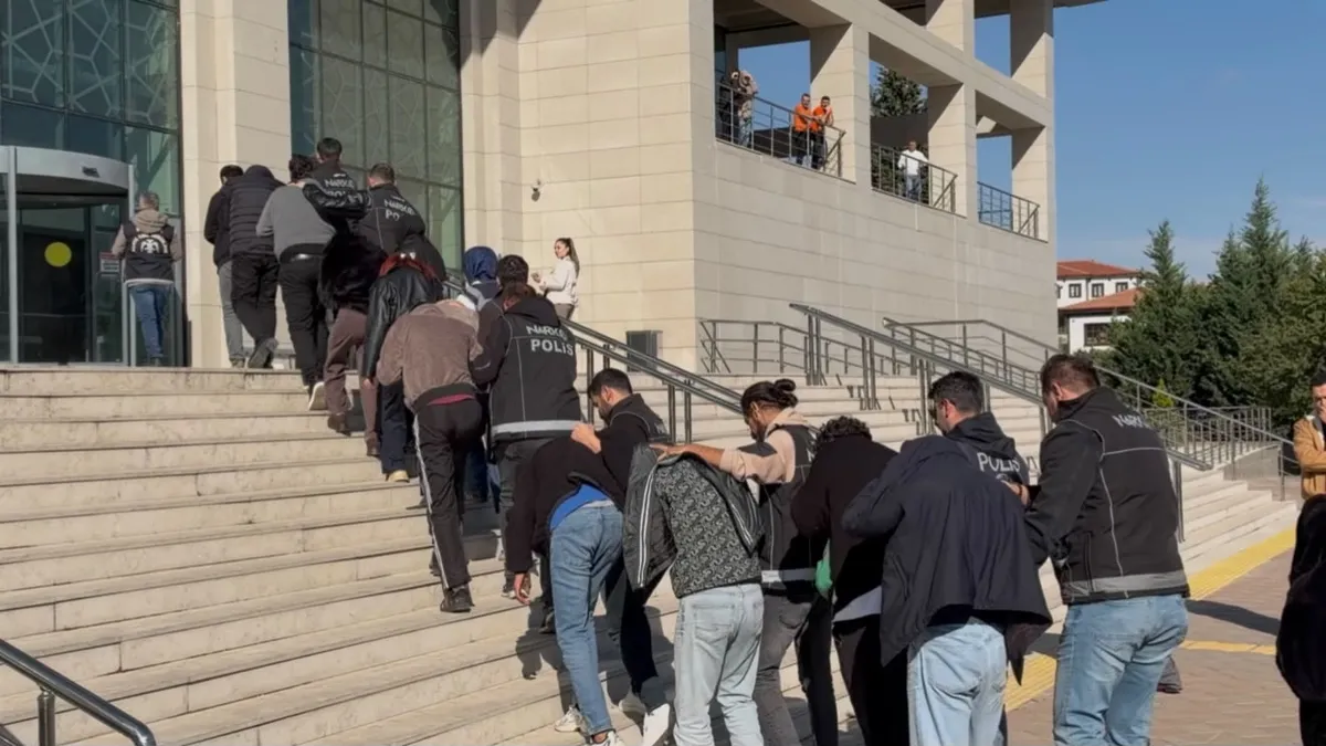 Narko-fuhuş soruşturmasında 35 şüpheli gözaltında, 5 kişi aranıyor! | İşte Tüm Ayrıntılar
