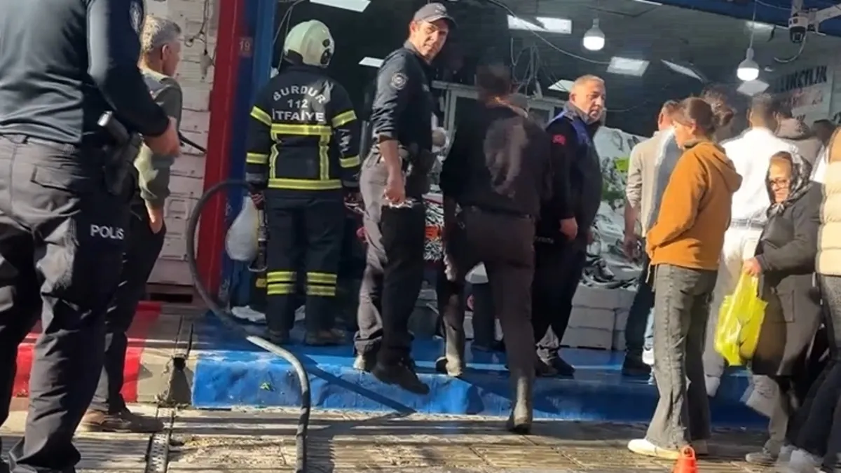 Kritik Açıklama: Balıkçının bacasında yangın çıktı, tezgahta satışlar durmadı ve Merak Edilenler
