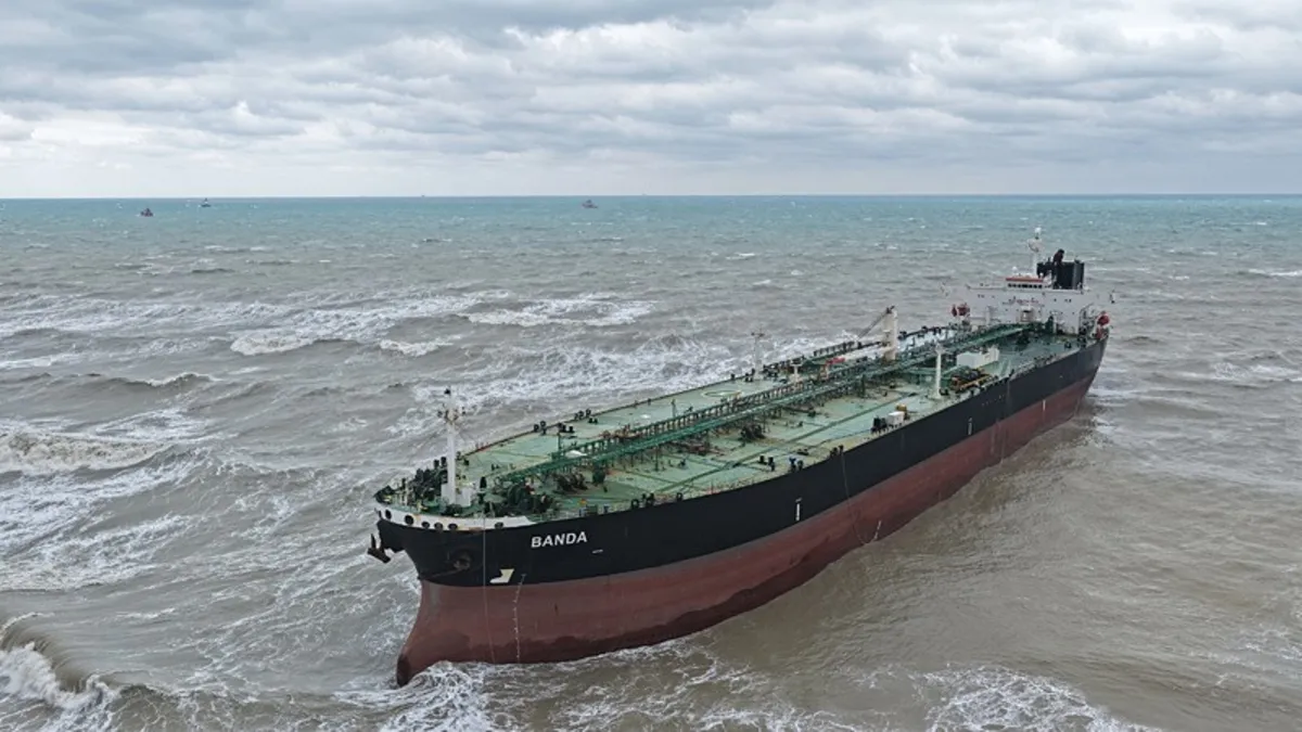 Gündemden Son Bilgiler: Sarıyer'de karaya oturan 238 metrelik tanker kurtarıldı ve Merak Edilenler