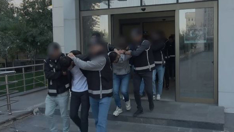 Gündemden Son Bilgiler: Ankara'da işyerine silahlı saldırı: Ateş ettiği anları kaydeden zanlı ve 4 suç ortağı