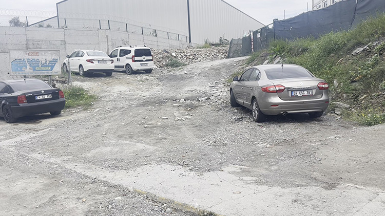 Son Gelişme: 17'nci kattan boş araziye uzanan hesaplaşma: Rezidans saldırganı otomobilde ölü bulundu