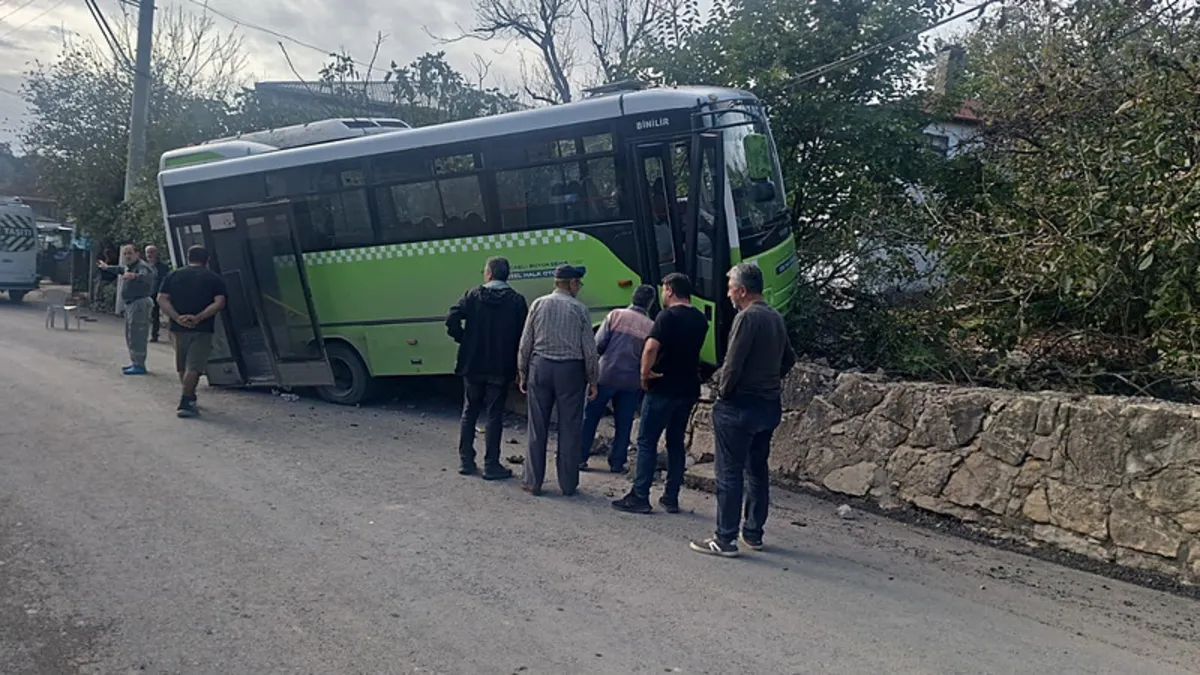 Kocaeli'de otobüs duvara çarptı: 10 yaralı: Gelişmeler Takip Ediliyor