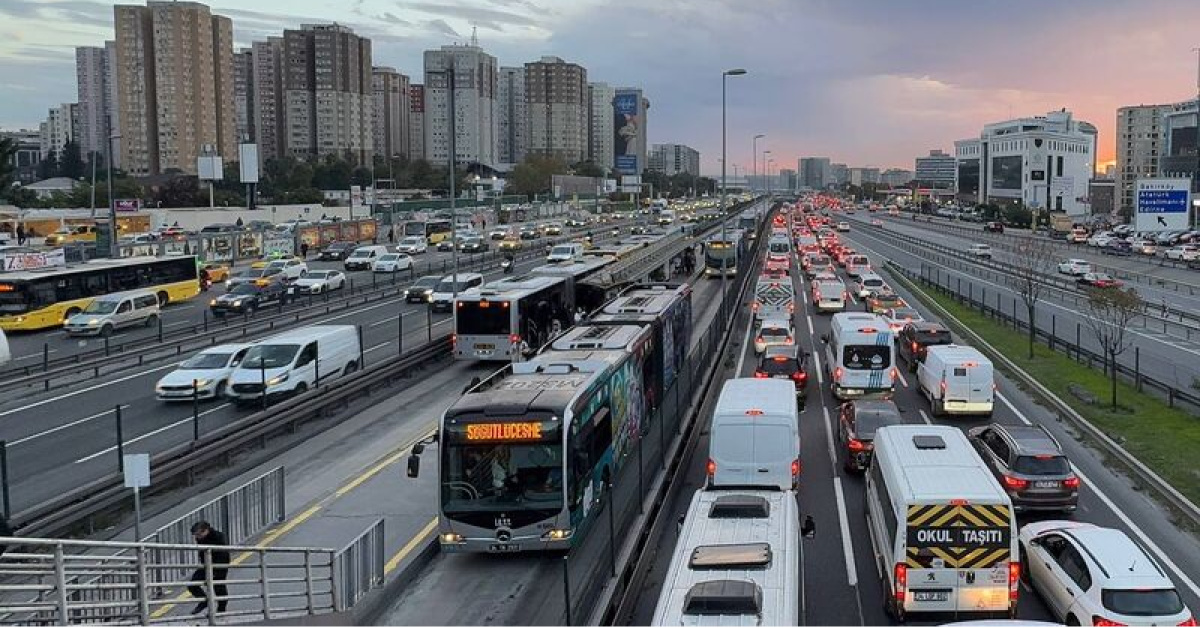 Gündemden Son Bilgiler: İstanbul'da trafik yüzde 83'e ulaştı | İşte Tüm Ayrıntılar