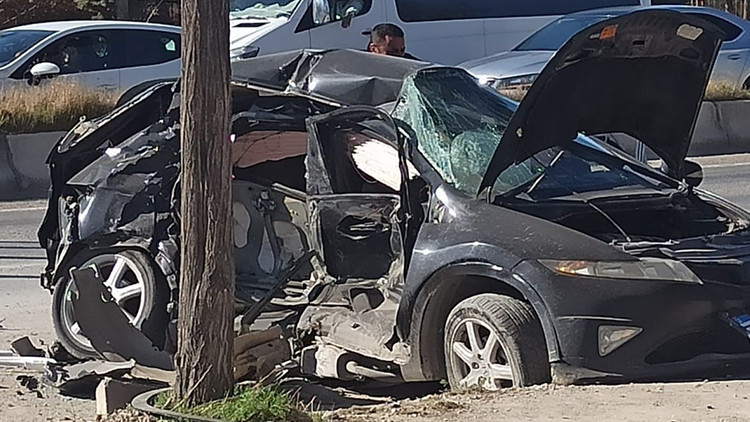 Ayrıntılar Netleşti: Van’da trafik ışıklarındaki kaza anı kamerada: 1 can kaybı, 4 yaralı