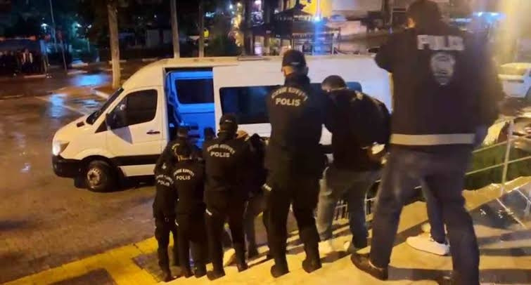 Kritik Açıklama: Ankara merkezli 7 ilde fuhuş ve müstehcenlik operasyonu: 45 gözaltı - Son Dakika Bilgileri