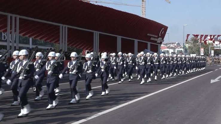 Kritik Açıklama: İstanbul'da Cumhuriyet Bayramı tören provası nedeniyle bazı cadde ve yollar trafiğe kapatıldı