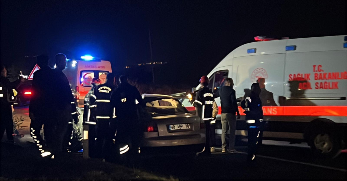 Gündemden Son Bilgiler: TIR'a çarpan otomobilde 2 can kaybı: Gelişmeler Takip Ediliyor