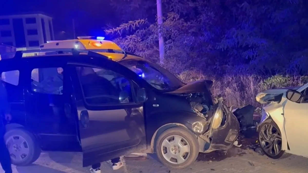 Sıcak Gündem: Samsun’da otomobille ile hafif ticari araç çarpıştı: 5 yaralı: Gelişmeler Takip Ediliyor