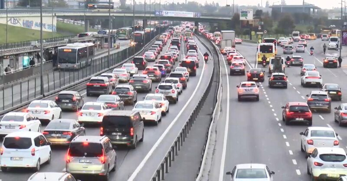 Gündemden Son Bilgiler: İstanbul'da yağmur trafiği kitledi | İşte Tüm Ayrıntılar