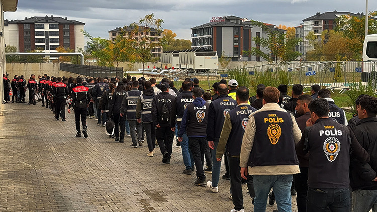 Yasa dışı bahis çetelerine çifte darbe: 15 milyarlık para trafiği ve VIP bahis listeleri deşifre oldu