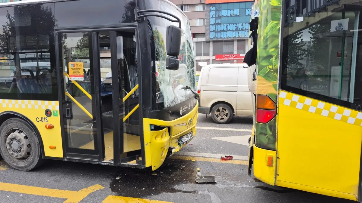 Gündemden Son Bilgiler: Üsküdar’da iki İETT otobüsü çarpıştı: 4 yaralı - Son Dakika Bilgileri