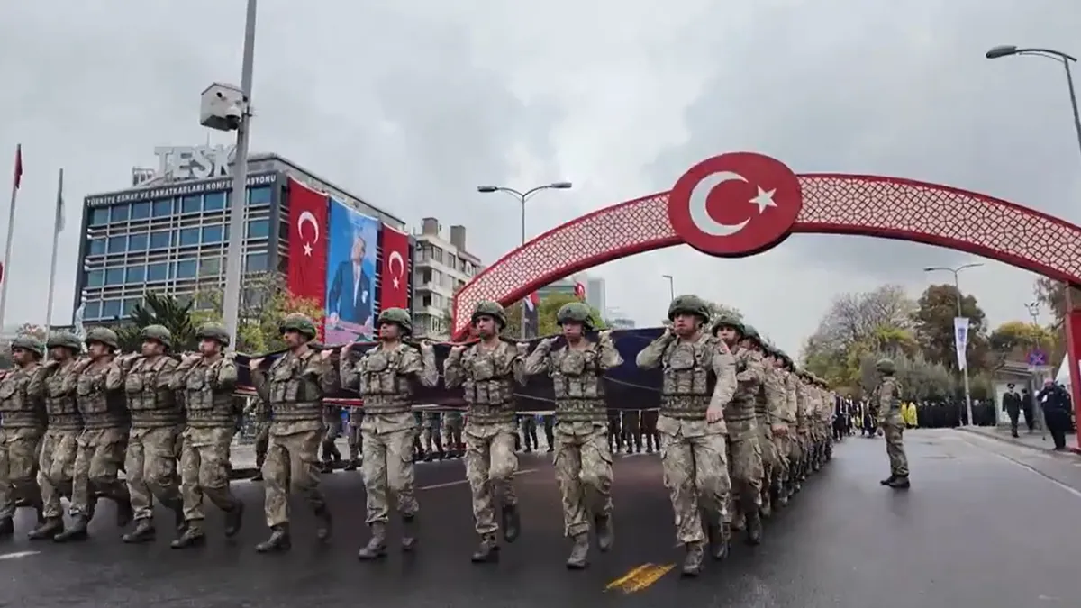 Kritik Açıklama: MSB'den 29 Ekim resmigeçit töreni paylaşımı: Adımları korkusuz, duruşları asil!: Gelişmeler T