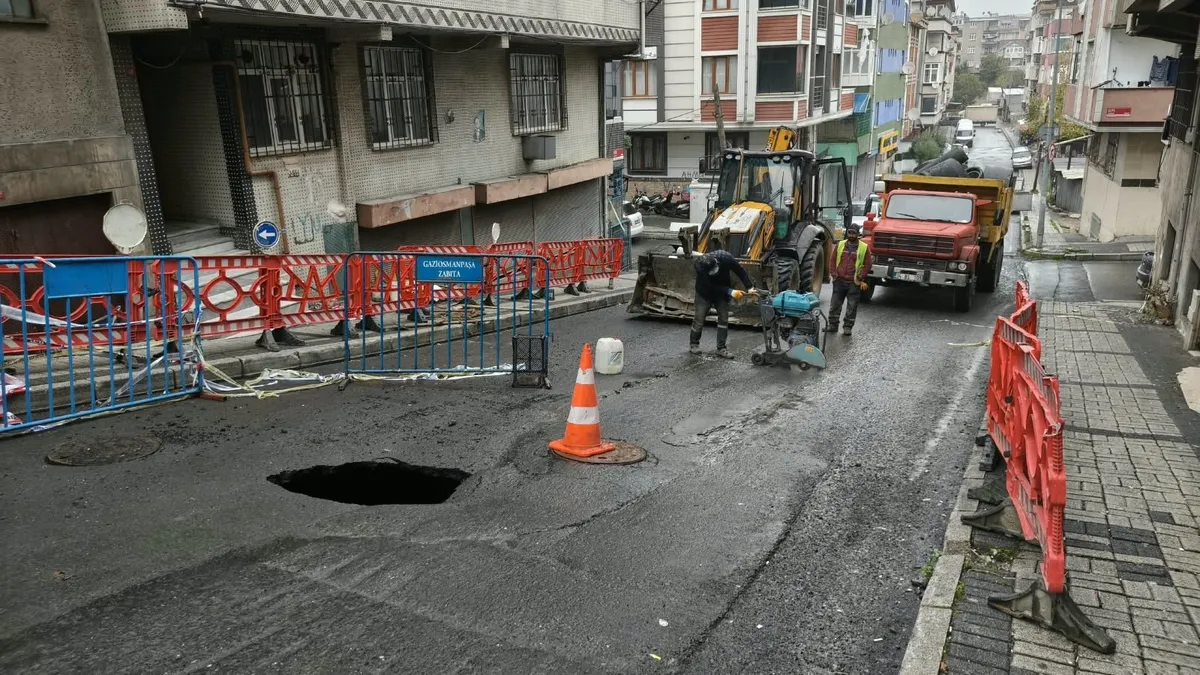 Gündemden Son Bilgiler: Karadeniz Mahallesi'nde yol çöktü: Gelişmeler Takip Ediliyor