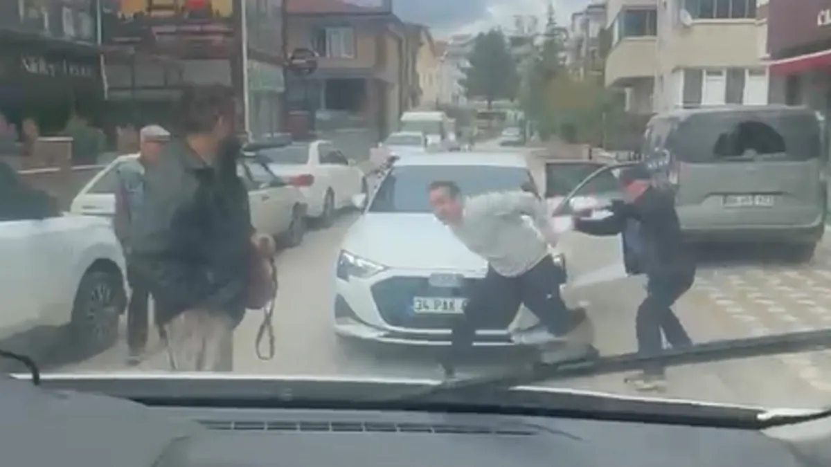 Son Gelişme: Tokat'ta dehşet anları: Trafik magandası öğrenci servisine saldırdı!: Gelişmeler Takip Ediliyor