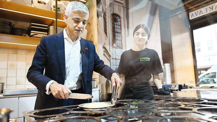 Londra Belediye Başkanı Khan Tezgaha geçti künefe yaptı - Son Dakika Bilgileri