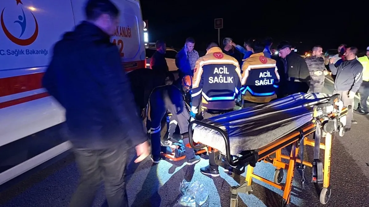 Gündemden Son Bilgiler: Bingöl’de otomobil yayalara çarptı: 2 ağır yaralı: Gelişmeler Takip Ediliyor