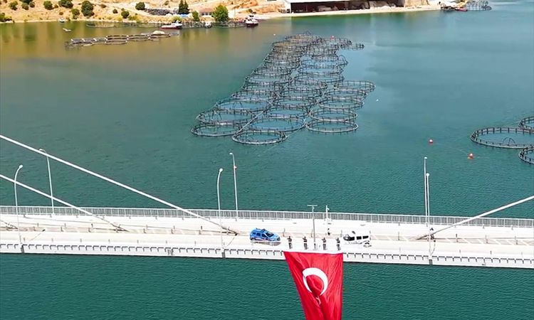Giant Turkish flag for July 15 on the Martyr's Bridge in Ağır - Last Minute