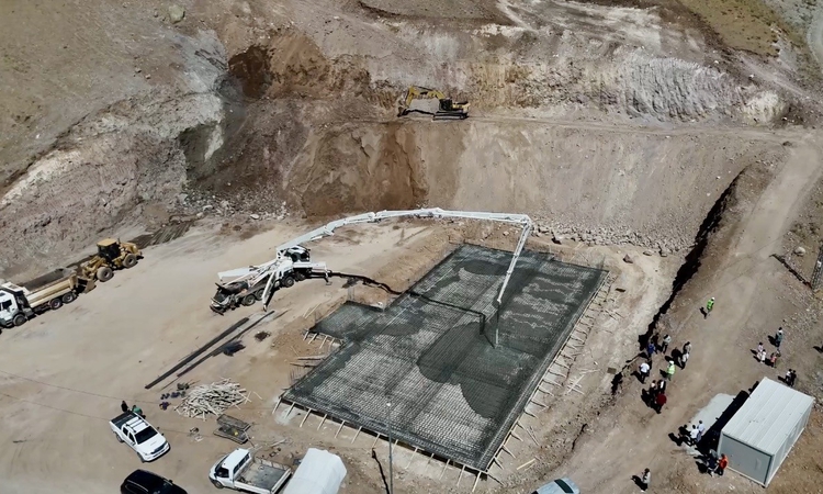 Ağrı’da 2 bin 300 rakımlı köyde afet riski eğitime engel olmadı, tepe yontularak okul alanı açıldı | İşte Tüm