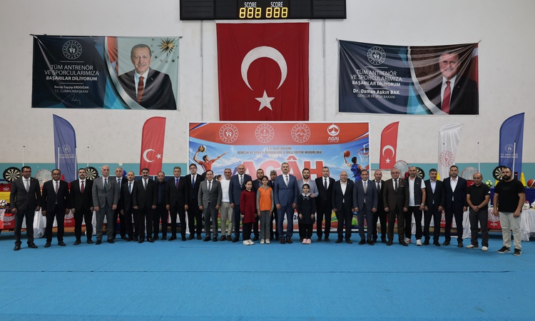 Ağrı'da AGÂH Projesi kapsamında 171 okula 22 bin 200 spor malzemesi ulaştırıldı: Gelişmeler Takip Ediliyor