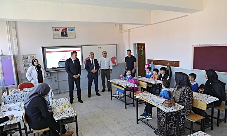 Ağrı Milli Eğitim Müdürü Çakan, Uyum Haftası’nda öğrenciler ve velilerle buluştu: Gelişmeler Takip Ediliyor