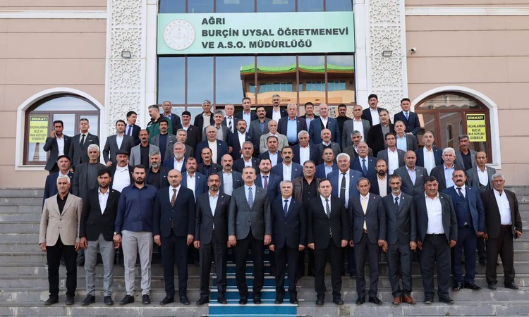 Ağrı Valisi Bozkurt, Muhtarlar Günü'nde Ağrı Muhtarlar Derneği'ni ziyaret etti ve Merak Edilenler