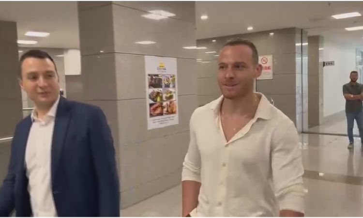Ahbap Derneği soruşturmasında oyuncu Kerem Bürsin ifade vermek için adliyeye geldi - Son Dakika | İşte Tüm Ayr