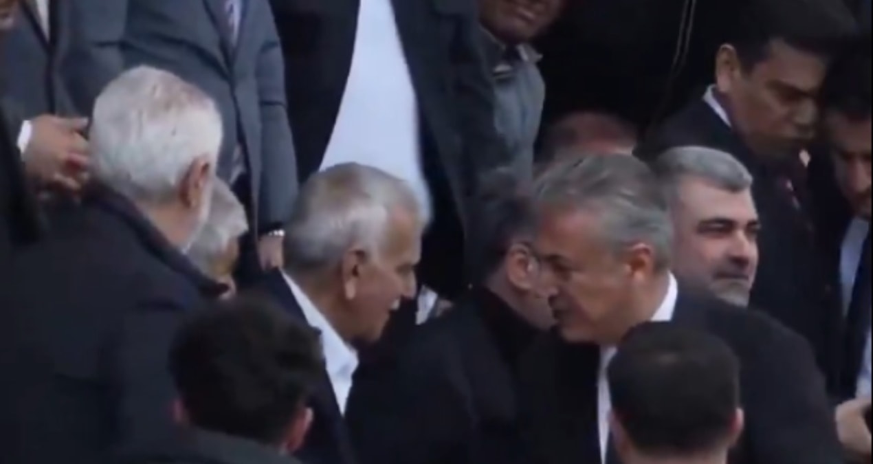 Sıcak Gündem: Ahmet Türk, yerine atanan kayyumla yan yana maç izledi - Son Dakika - Son Dakika Bilgileri