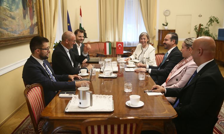 Gündemden Son Bilgiler: AK Parti'den Macaristan'a Türk Dünyası Vurgusu - Son Dakika Haberleri: Gelişmeler Taki