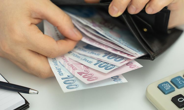 Gündemden Son Bilgiler: Akaryakıta yeni zam! Bir psikolojik eşik daha aşıldı - Haberleri | İşte Tüm Ayrıntılar
