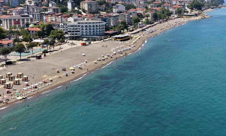 Thermometers in Akçakoca showed 37 degrees, the beaches were overflowing - Breaking News