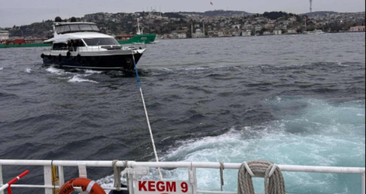 Ayrıntılar Netleşti: Akıntıya kapılan tekne İstanbul Boğazı'nda sürüklendi - En Son Haber