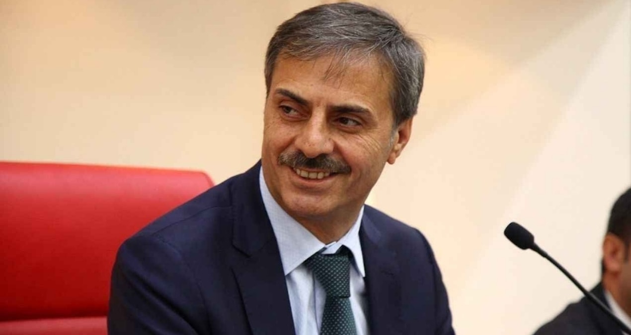 Kritik Açıklama: AKP'li belediye başkanının 'diploması' yalan çıktı - Son Dakika: Gelişmeler Takip Ediliyor