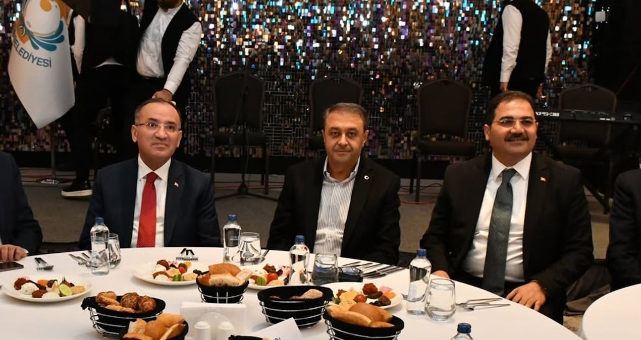 Son Gelişme: AKP’li belediye, Bekir Bozdağ için iftara 960 bin lira harcadı - Son Dakika: Gelişmeler Takip Edi