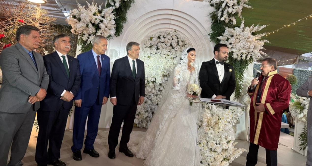 Son Gelişme: AKP'li vekiller Abdullah Gül'ün elini sıkmadı - Son Dakika Haberleri