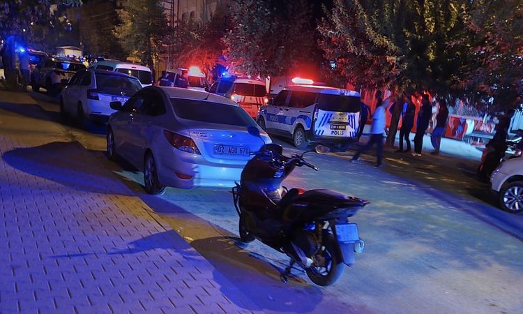 Son Gelişme: Akraba kavgası: 1 polis, 4 yaralı - Haberleri | İşte Tüm Ayrıntılar