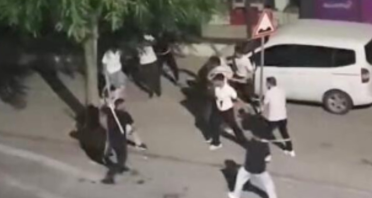 Akraba kavgası İstanbul'u karıştırdı! Sopa ve bıçaklarla 12 kişi yaralandı - En Son Haber: Gelişmeler Takip Ed