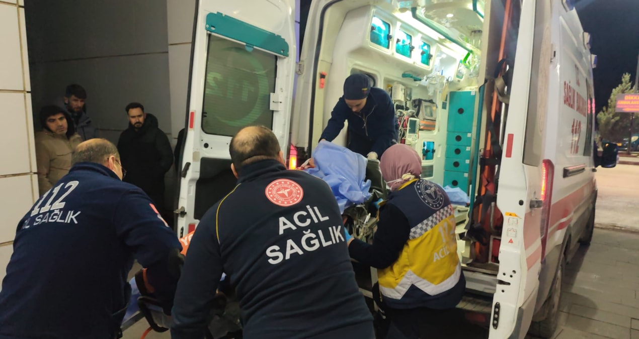 Kritik Açıklama: Aksaray'da cama yumruk atan genç yaralandı - Son Dakika: Gelişmeler Takip Ediliyor