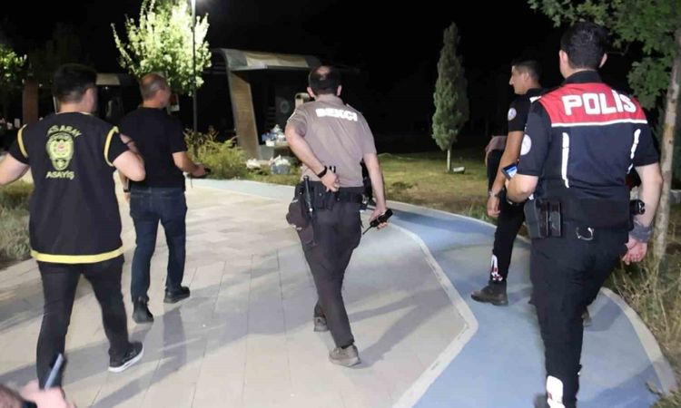 Ayrıntılar Netleşti: Aksaray’da park ve bahçelerde şok uygulama - Son Dakika: Gelişmeler Takip Ediliyor