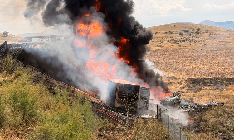 Aksaray'da TIR Yangını: Sürücü yaşamını yitirdi - Son Dakika - Son Dakika Bilgileri