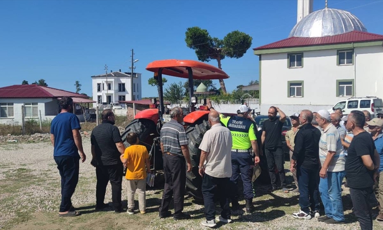 Alaçam'da vatandaşlara trafik güvenliği eğitimi verildi