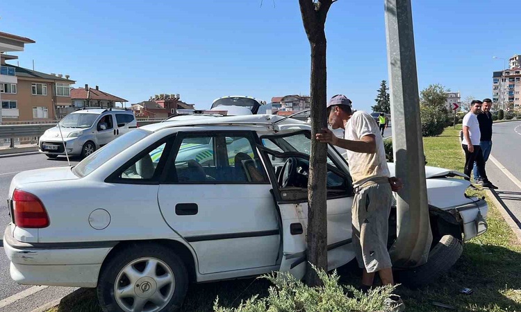 Alanya'da aydınlatma direğine çarpan otomobilde 1 kişi yaralandı, sürücü kaçtı ve Merak Edilenler