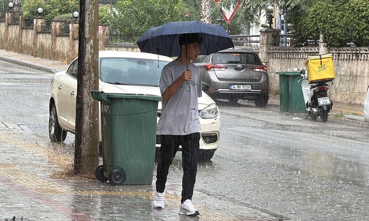 Son Gelişme: Alanya'da Sağanak Serinlik Getirdi - Haberleri ve Merak Edilenler