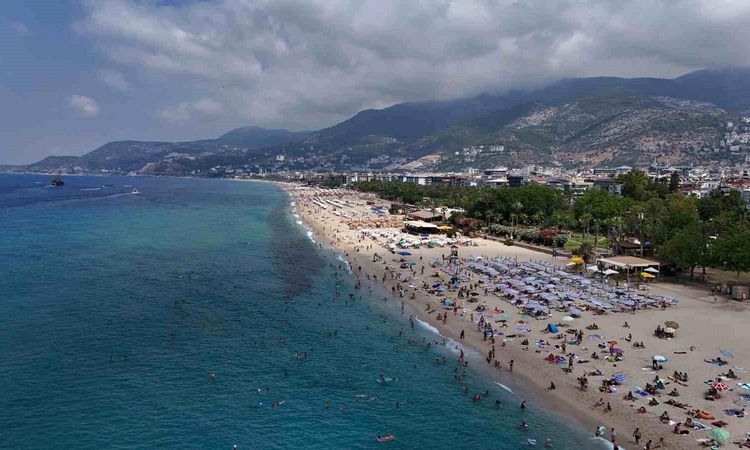 Holidaymakers enjoyed the sea and the sun in Alanya - News
