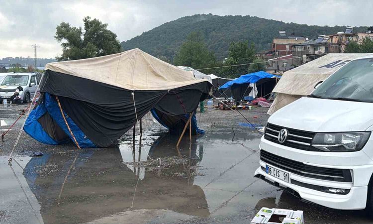 Ayrıntılar Netleşti: Alaplı'da sağanak fındık işçilerini vurdu: 60 çadır su altında - Son Dakika Haberleri: Ge
