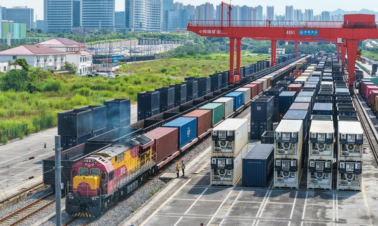 Albüm: Çin'in Chongqing kentinde Yeni Uluslararası Kara-Deniz Ticaret Koridoru'nda yük treni seferleri 961'e u