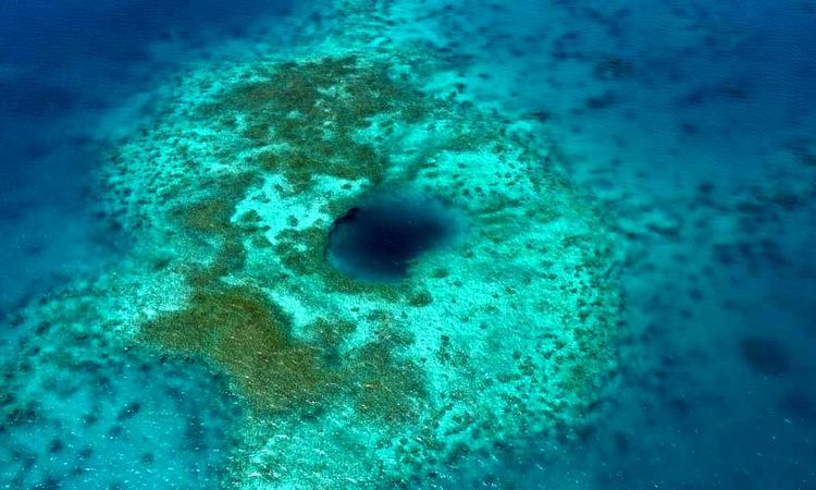 Album: 3,200-Year-Old Rare Coral Reef "Blue Hole" in the South China Sea Viewed from the Air - Last Minute