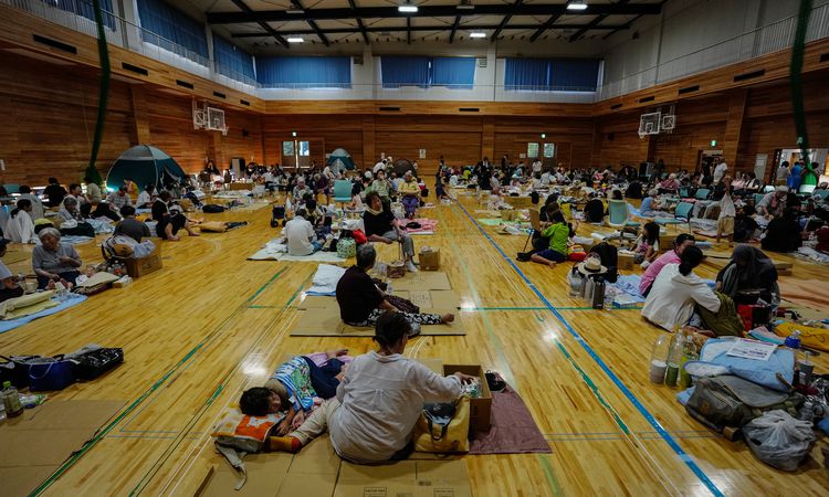 Ayrıntılar Netleşti: Albüm: Japonya'da depremin ardından spor salonları geçici barınma merkezlerine dönüştürül