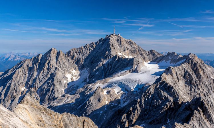 Son Gelişme: Almanya'da 68 yaşındaki dağcı Zugspitze yakınlarında düşerek yaşamını yitirdi - Son Dakika Haberl